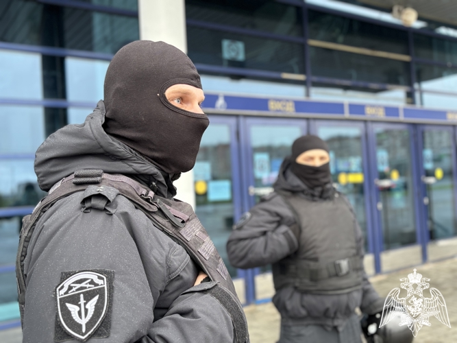 В Череповце сотрудники Росгвардии обеспечили безопасность хоккейного матча Северсталь - Локомотив