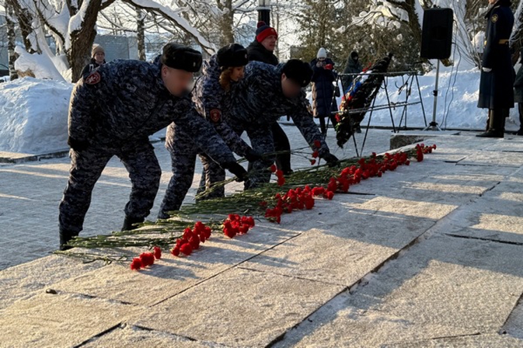 В Вологде росгвардейцы приняли участие в памятном мероприятии, посвященном Дню полного освобождения Ленинграда от фашистской блокады