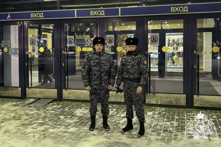 В Череповце сотрудники Росгвардии обеспечили безопасность хоккейного матча «Северсталь» - «Динамо Минск»