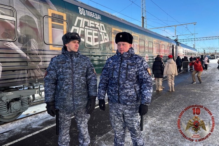 В Вологде росгвардейцы обеспечивают общественную безопасность во время работы «Поезда Победы»