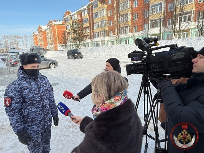 Росгвардейские кинологи рассказали вологодским журналистам о своей службе и воспитании служебных собак