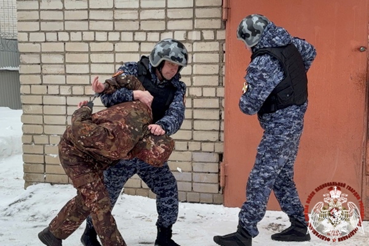 Сотрудники вневедомственной охраны Росгвардии провели «Урок Мужества» для вологодских школьников