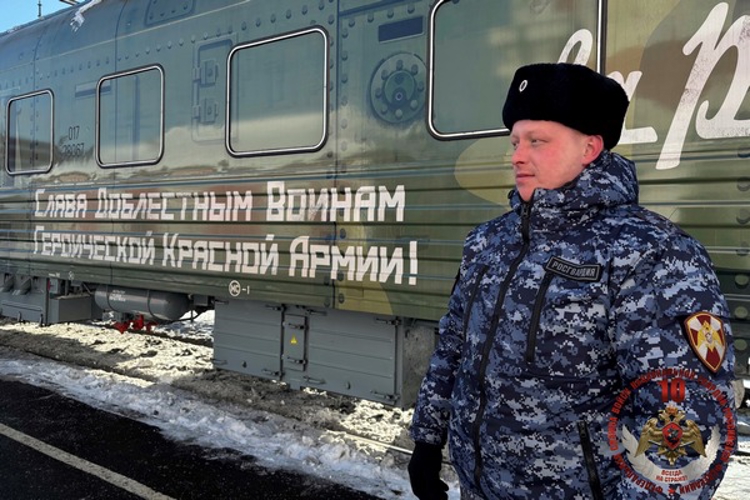В Вологде росгвардейцы обеспечивают общественную безопасность во время работы «Поезда Победы»