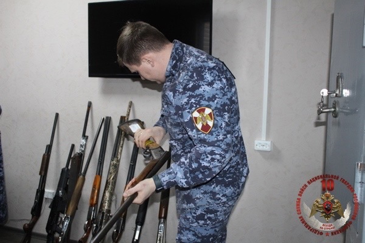 Сегодня сотрудники лицензионно-разрешительной работы и государственного контроля отмечают профессиональный праздник