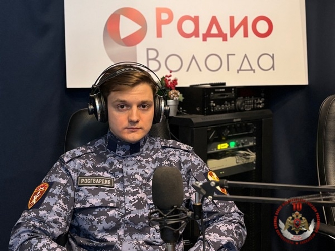 Сотрудники Росгвардии в канун 10-летия ведомства познакомили вологжан со своей службой