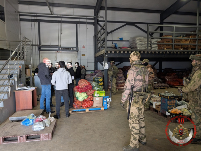 В Вологодской области сотрудники ОМОН региональной Росгвардии оказали силовую поддержку полицейским при проведении миграционных рейдов