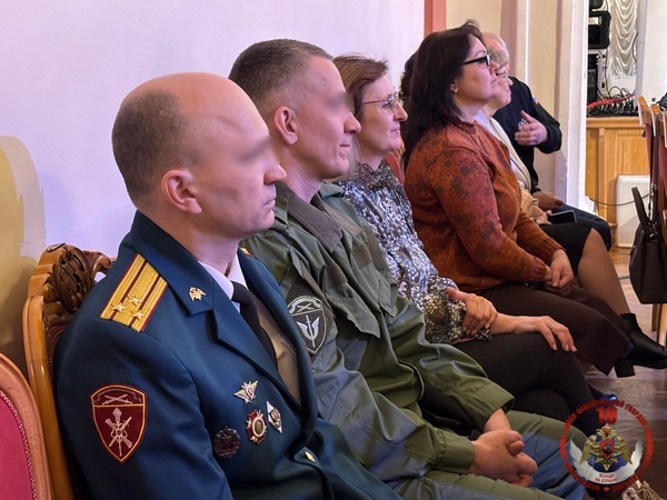В Вологде росгвардейцы и кадеты подшефной школы приняли участие в IIV Общегородском кадетском бале