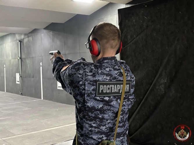 Сотрудники и военнослужащие Управления Росгвардии по Вологодской области сдали зачеты за зимний период подготовки (ВИДЕО)