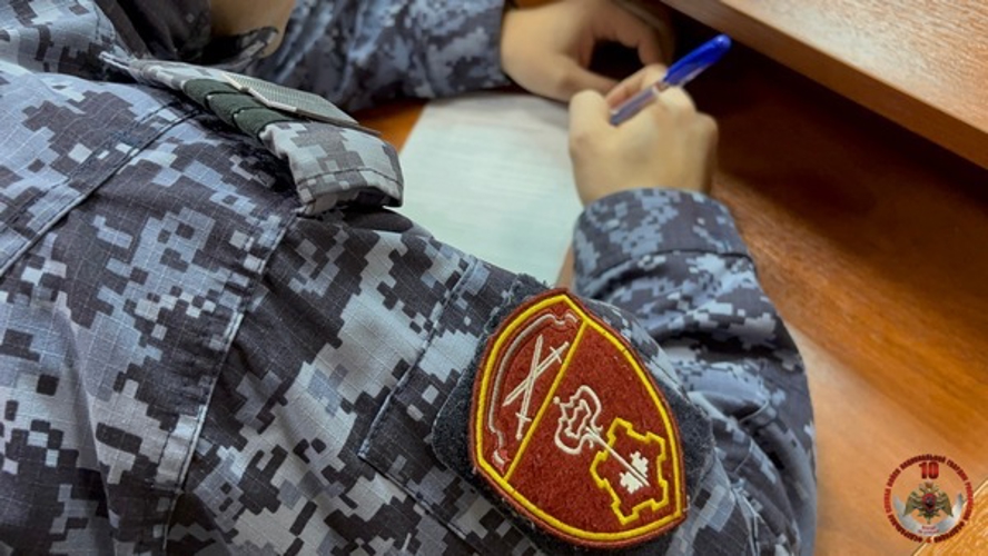 Сотрудники и военнослужащие Управления Росгвардии по Вологодской области сдали зачеты за зимний период подготовки (ВИДЕО)