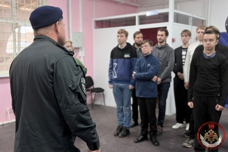 Сотрудники СОБР «Дружина» Росгвардии провели «Урок Мужества» для студентов Вологодской духовной семинарии