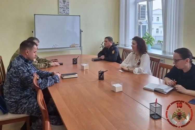 В Великом Устюге состоялась рабочая встреча росгвардейцев с представителями управления образования 