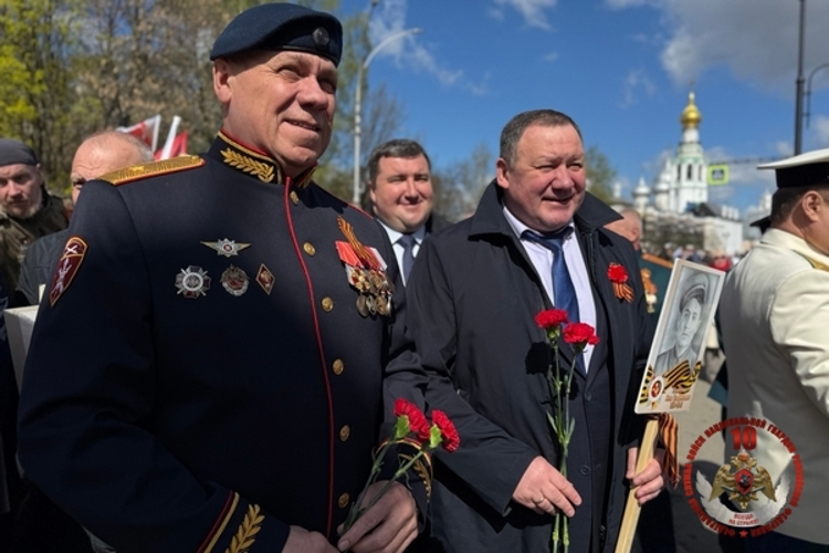 В Вологде руководство, сотрудники и военнослужащие Росгвардии приняли участие в шествии Бессмертного полка