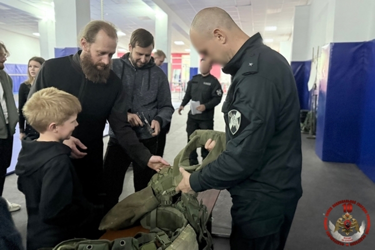 Сотрудники СОБР «Дружина» Росгвардии провели «Урок Мужества» для студентов Вологодской духовной семинарии