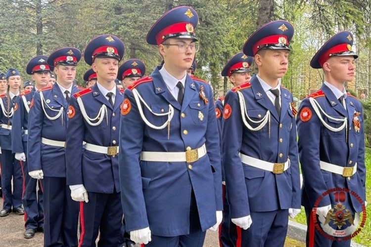 В Вологде руководство, сотрудники и военнослужащие Росгвардии возложили цветы к обелиску солдатам-защитникам Родины