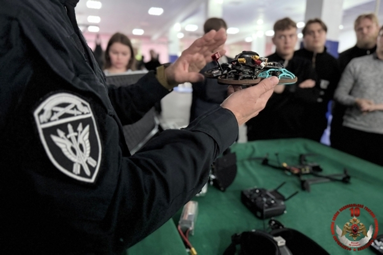 Сотрудники СОБР «Дружина» Росгвардии провели «Урок Мужества» для студентов Вологодской духовной семинарии