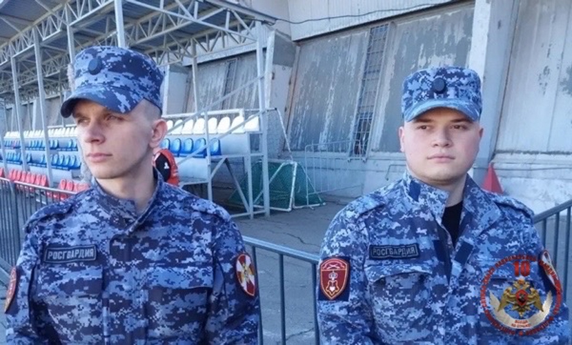 Росгвардейцы обеспечили безопасность футбольного матча в Череповце