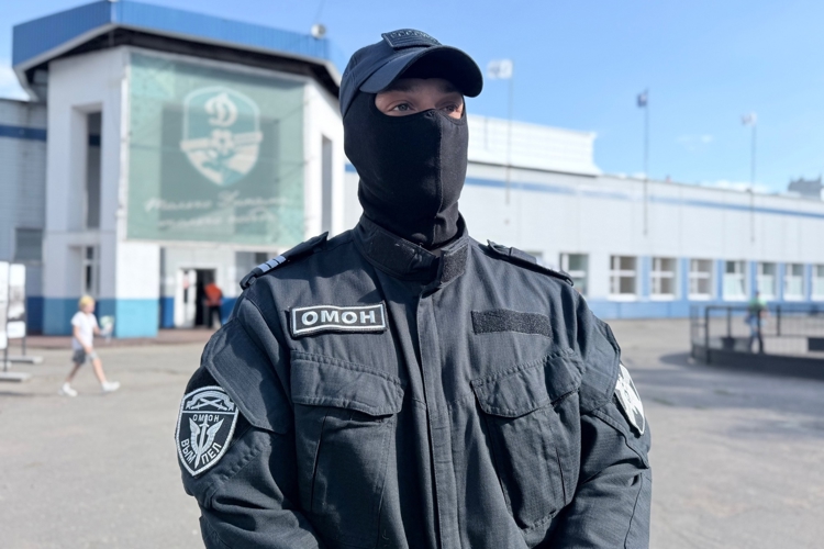 В Вологде росгвардейцы обеспечили безопасность футбольного матча 