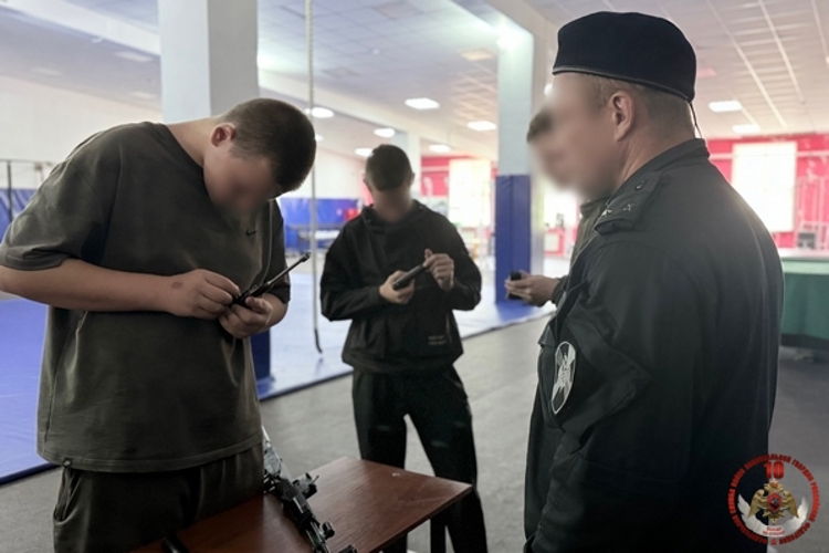 Сотрудники СОБР «Дружина» Росгвардии провели занятие для трудных подростков