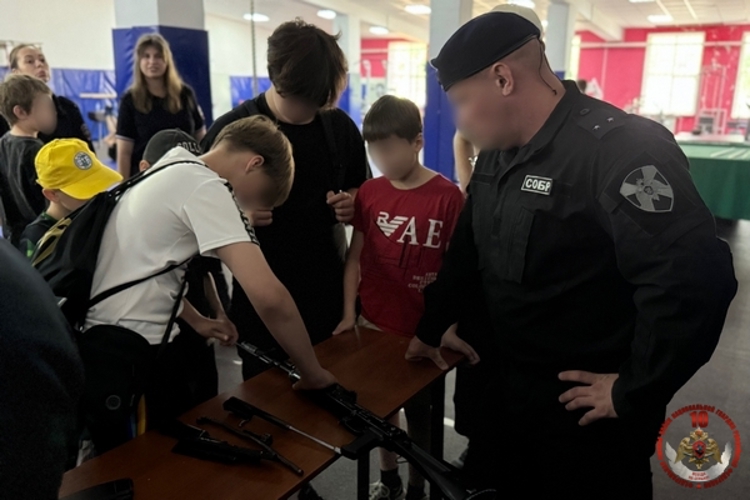 Сотрудники СОБР «Дружина» Росгвардии провели занятие для трудных подростков