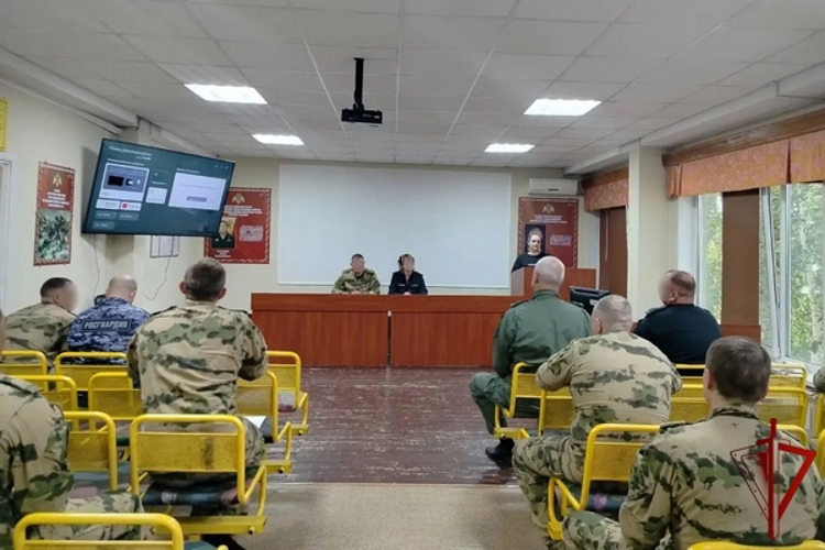 В Череповце росгвардейцы обсудили влияние наркотических средств на организм человека и методы борьбы с наркозависимостью
