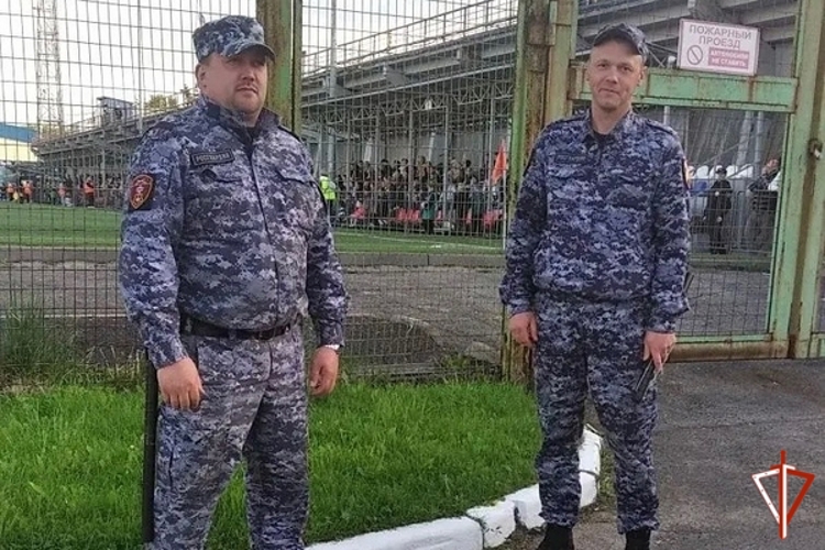 В Череповце сотрудники Росгвардии обеспечили безопасность футбольного матча