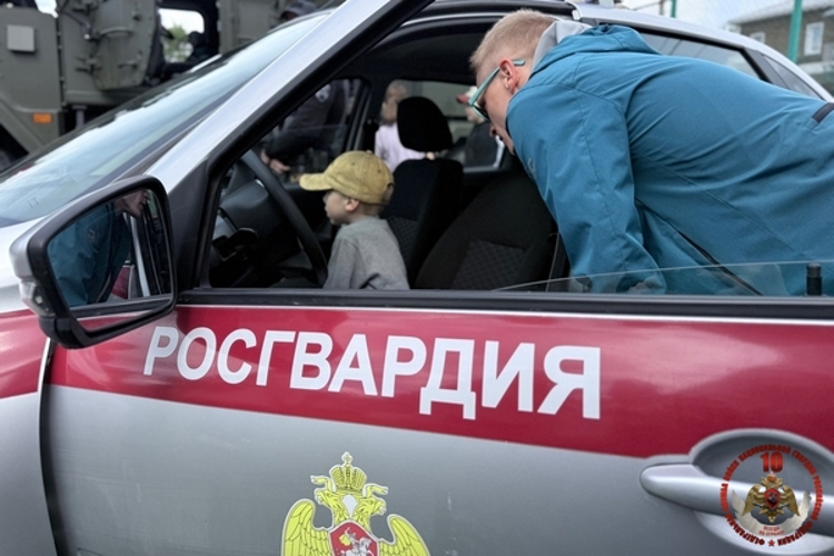 В Вологде росгвардейцы и члены их семей приняли участие в спортивном празднике Динамо, посвященном Дню защиты детей