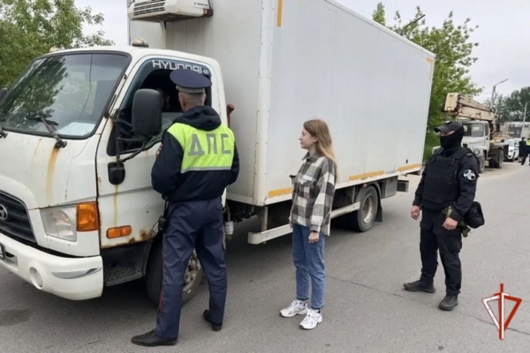 Сотрудники ОМОН «Титан» Росгвардии оказали силовую поддержку череповецким полицейским при проведении миграционных рейдов