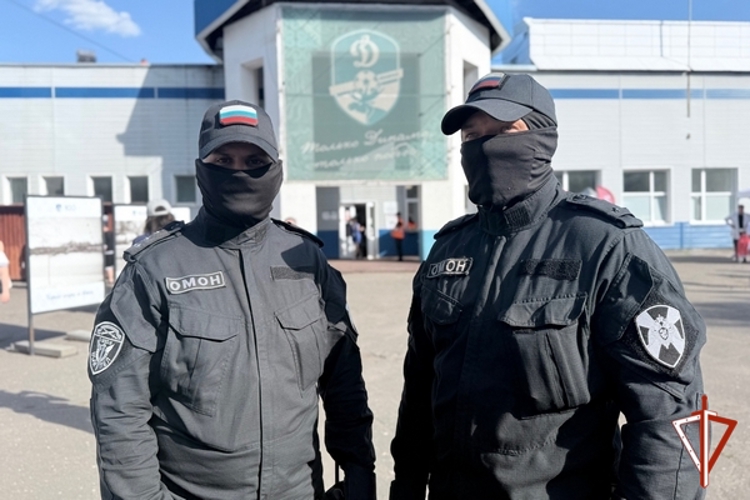 В Вологде росгвардейцы обеспечили безопасность футбольного матча