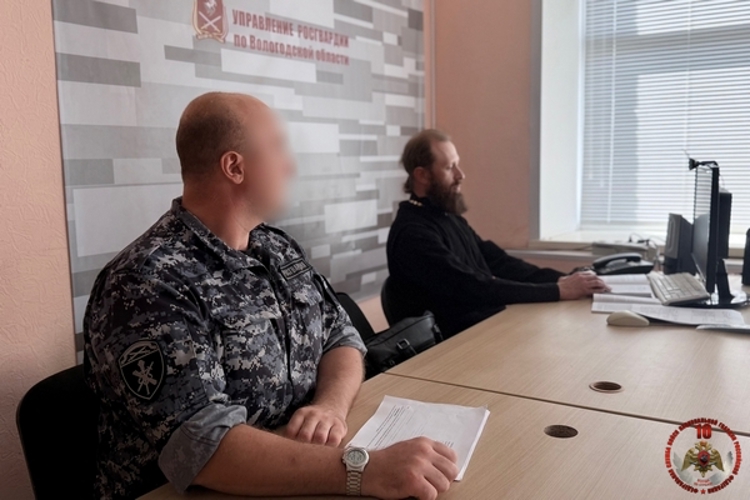 Сотрудники региональной Росгвардии провели встречу с представителем Вологодской епархии