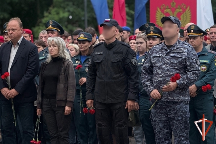 В Вологде росгвардейцы приняли участие в митинге ко Дню памяти и скорби