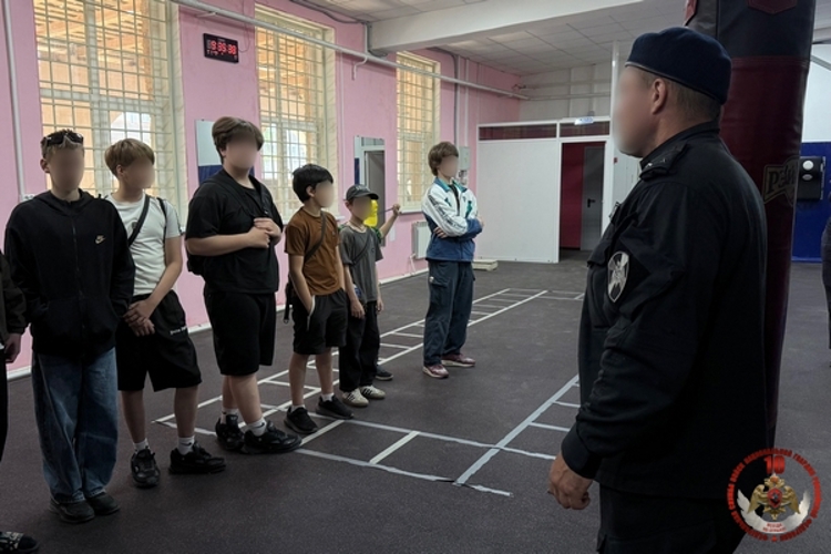Сотрудники СОБР «Дружина» Росгвардии провели занятие для трудных подростков