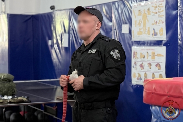 В Вологде сотрудники СОБР «Дружина» Росгвардии провели специальное занятие с трудными подростками