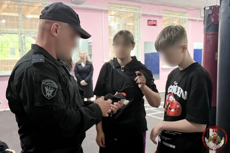 Сотрудники СОБР «Дружина» Росгвардии провели занятие для трудных подростков
