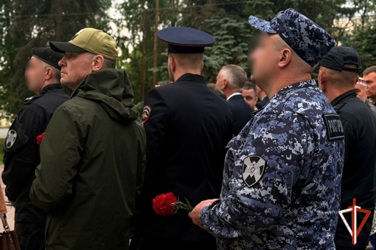 В Вологде росгвардейцы приняли участие в митинге ко Дню памяти и скорби