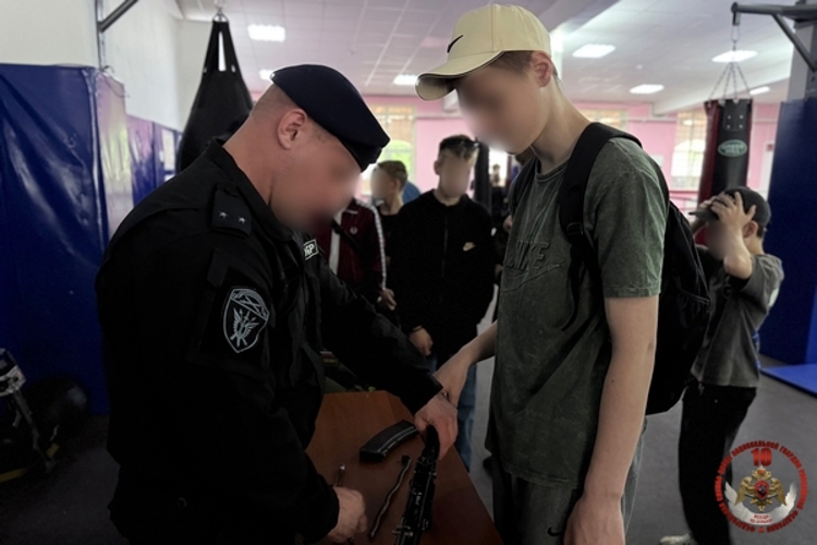 Сотрудники СОБР «Дружина» Росгвардии провели занятие для трудных подростков