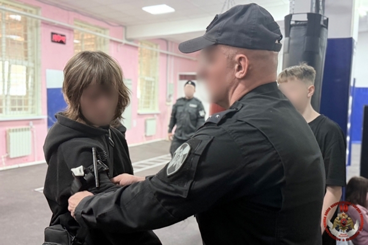 Сотрудники СОБР «Дружина» Росгвардии провели занятие для трудных подростков