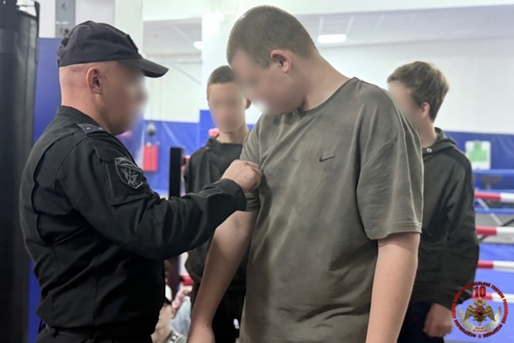 Сотрудники СОБР «Дружина» Росгвардии провели занятие для трудных подростков