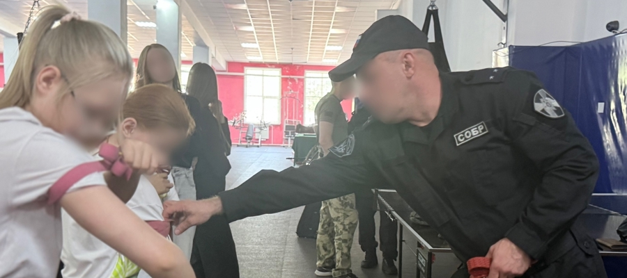 В Вологде сотрудники СОБР «Дружина» Росгвардии провели специальное занятие с трудными подростками