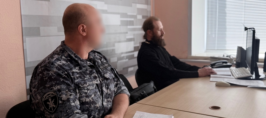 Сотрудники региональной Росгвардии провели встречу с представителем Вологодской епархии