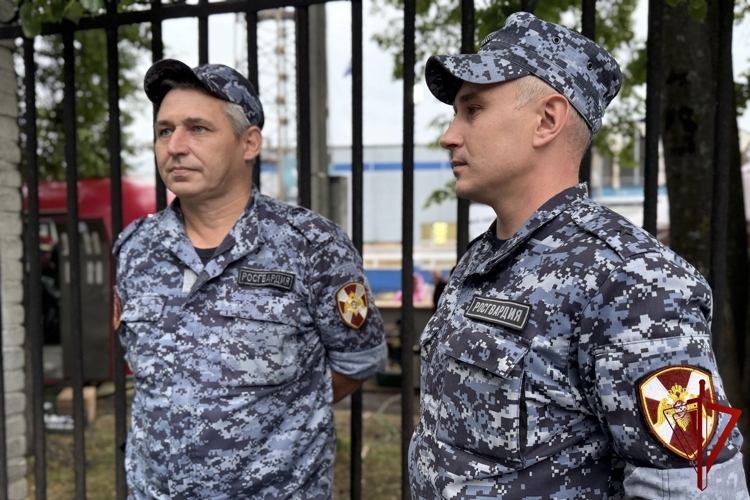В Вологде росгвардейцы обеспечили безопасность футбольного матча 
