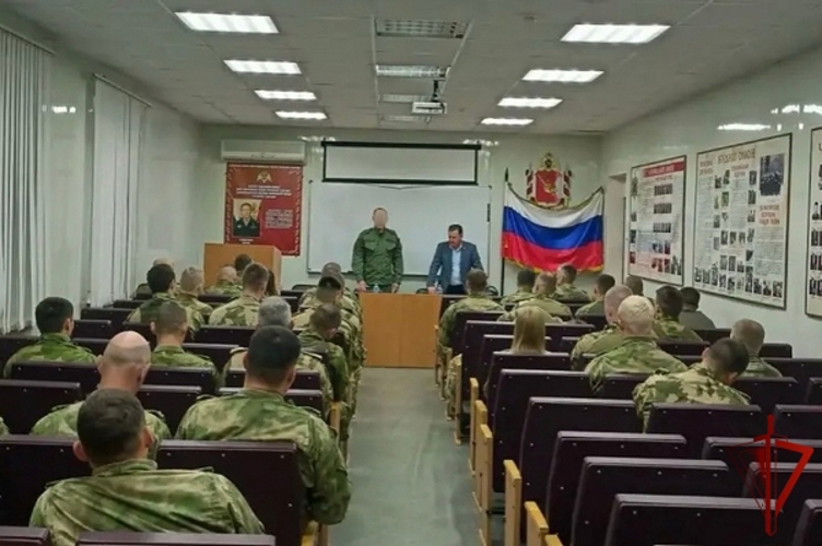 Сотрудники ОМОН «Вымпел» Росгвардии провели рабочую встречу с сенатором России