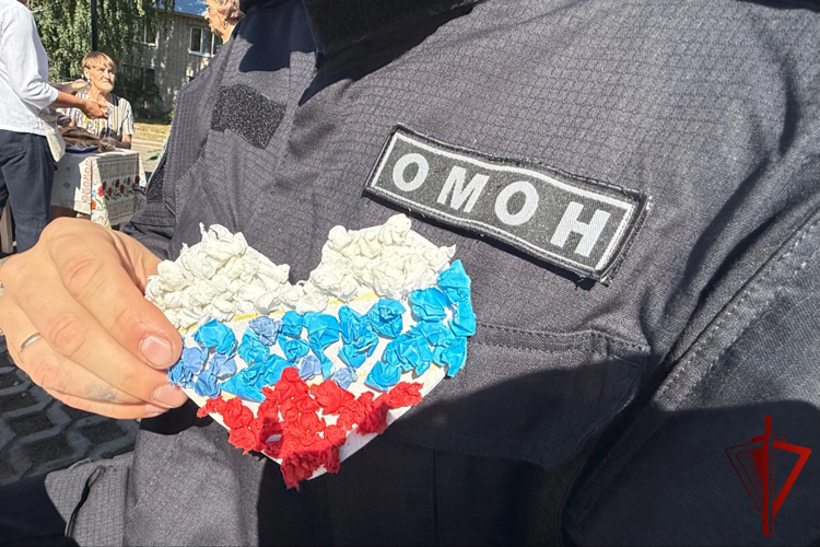 В Вологодской области росгвардейцы приняли участие в мероприятиях, посвященных Дню Государственного флага
