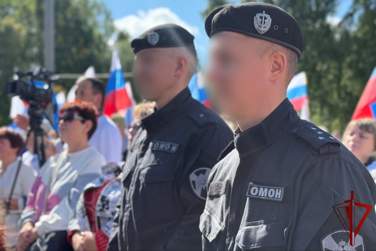 В Вологодской области росгвардейцы приняли участие в мероприятиях, посвященных Дню Государственного флага