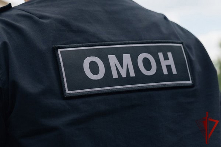 В Вологодской области сотрудники ОМОН Росгвардии оказали силовую поддержку полицейским при проведении миграционных рейдов