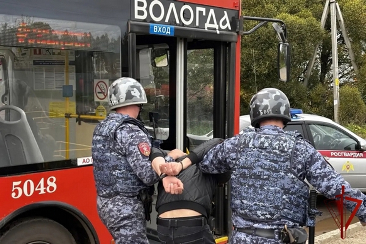 В Вологде сотрудники вневедомственной охраны Росгвардии отработали действия по обеспечению безопасности на транспорте