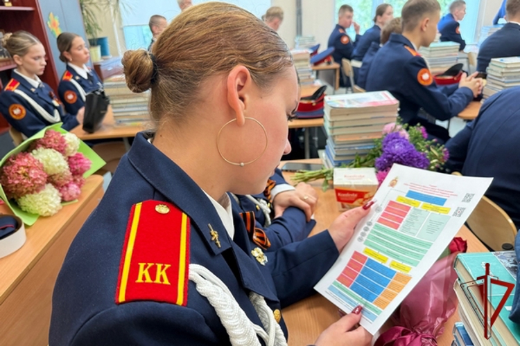 В Вологодской области росгвардейцы поздравили учеников подшефных школ с Днем знаний