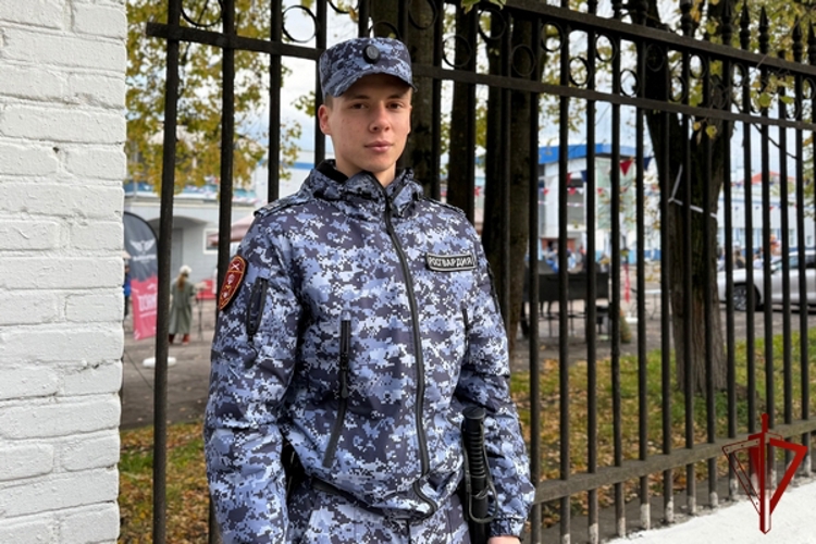 В Вологодской области росгвардейцы обеспечили безопасность хоккейного и футбольного матчей