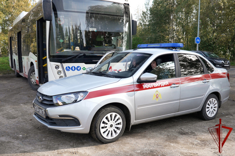 В Череповце росгвардейцы отработали действия по пресечению правонарушений на транспорте