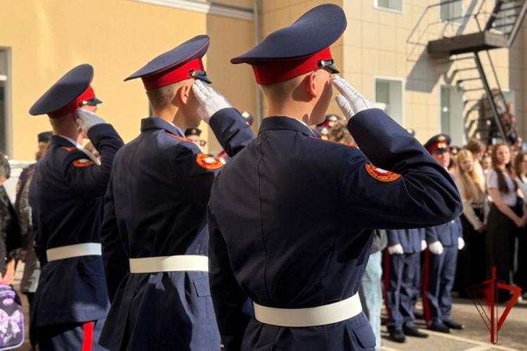 В Вологодской области росгвардейцы поздравили учеников подшефных школ с Днем знаний