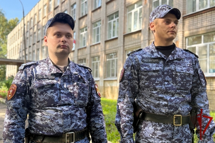 Сотрудники Росгвардии обеспечивают безопасное проведение Дня знаний